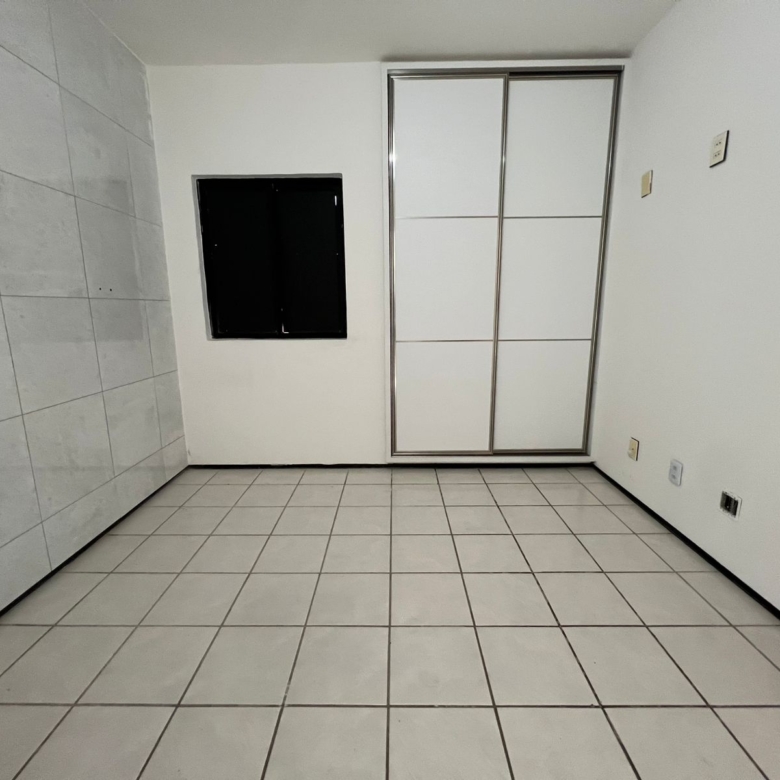 Apto Reformado na Cidade dos Funcionários | 3 Qts e 2 Vagas