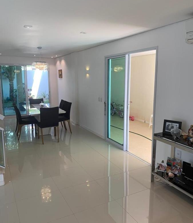 Casa duplex à venda no Eusébio com 142 m², 3 suítes e solarium
