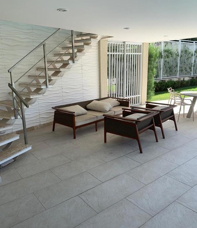 Casa duplex à venda no Eusébio com 142 m², 3 suítes e solarium