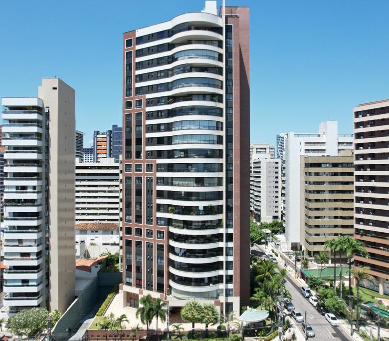 Apartamento à venda no Meireles com 253 m², 3 suítes e 4 vagas – Edifício Porto Fino