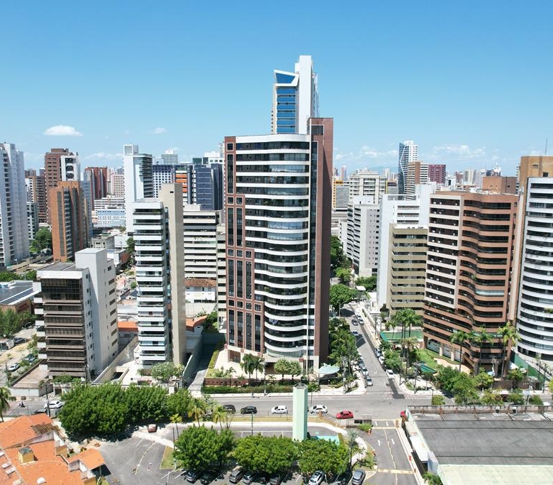 Apartamento à venda no Meireles com 253 m², 3 suítes e 4 vagas – Edifício Porto Fino
