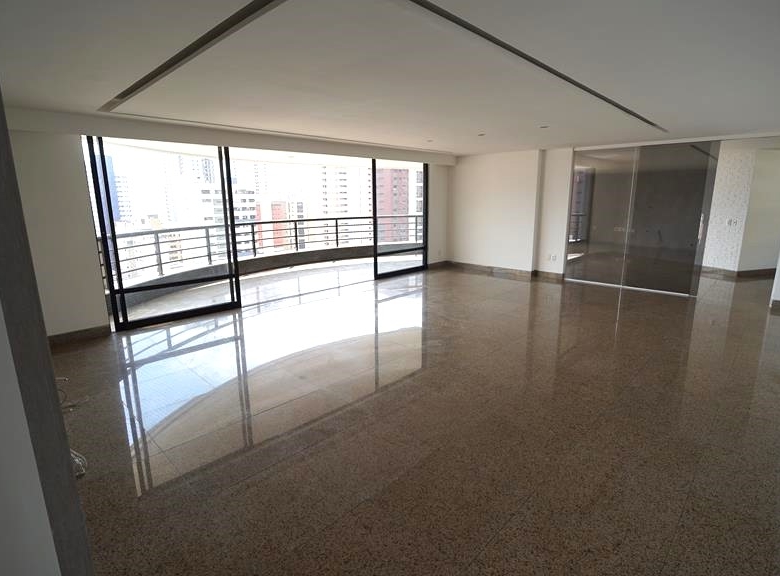 Apartamento à venda no Meireles com 253 m², 3 suítes e 4 vagas – Edifício Porto Fino