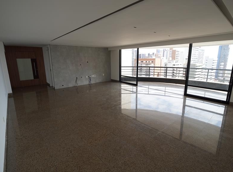 Apartamento à venda no Meireles com 253 m², 3 suítes e 4 vagas – Edifício Porto Fino