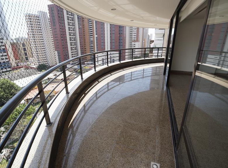Apartamento à venda no Meireles com 253 m², 3 suítes e 4 vagas – Edifício Porto Fino