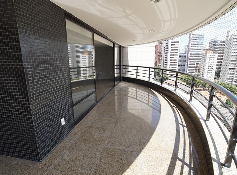 Apartamento à venda no Meireles com 253 m², 3 suítes e 4 vagas – Edifício Porto Fino