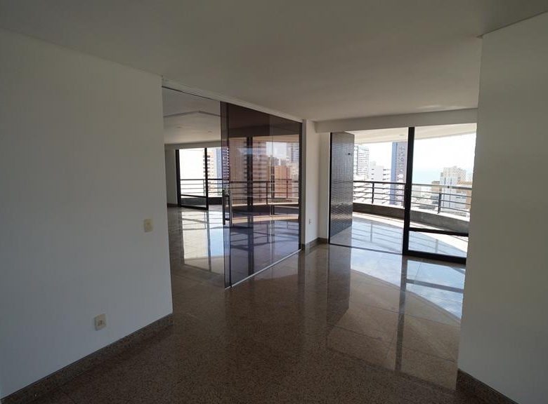 Apartamento à venda no Meireles com 253 m², 3 suítes e 4 vagas – Edifício Porto Fino