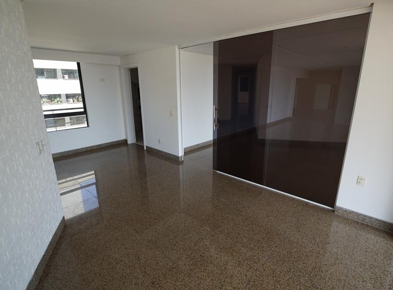 Apartamento à venda no Meireles com 253 m², 3 suítes e 4 vagas – Edifício Porto Fino