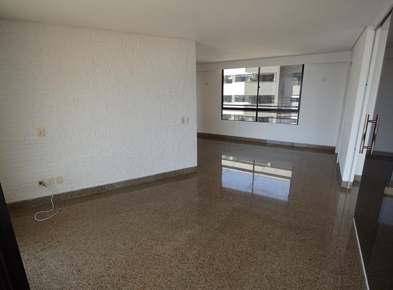 Apartamento à venda no Meireles com 253 m², 3 suítes e 4 vagas – Edifício Porto Fino