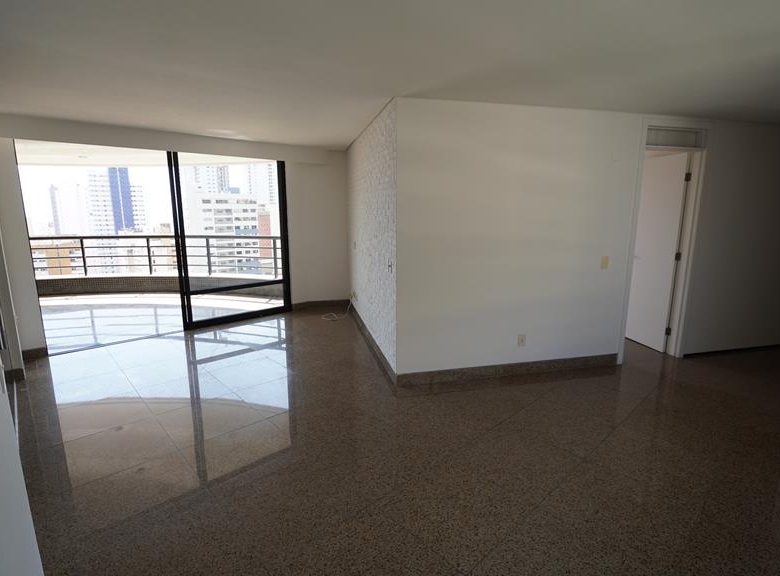 Apartamento à venda no Meireles com 253 m², 3 suítes e 4 vagas – Edifício Porto Fino
