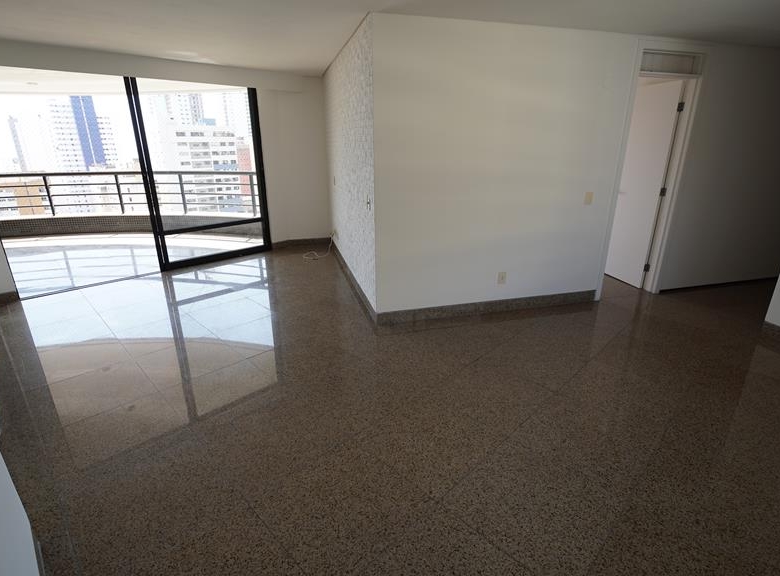 Apartamento à venda no Meireles com 253 m², 3 suítes e 4 vagas – Edifício Porto Fino