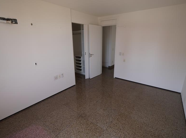 Apartamento à venda no Meireles com 253 m², 3 suítes e 4 vagas – Edifício Porto Fino