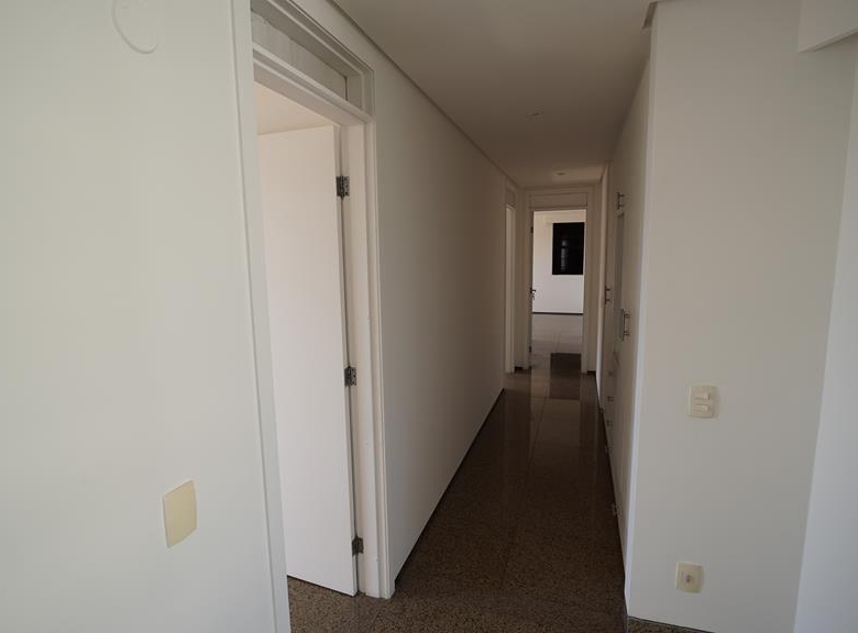 Apartamento à venda no Meireles com 253 m², 3 suítes e 4 vagas – Edifício Porto Fino
