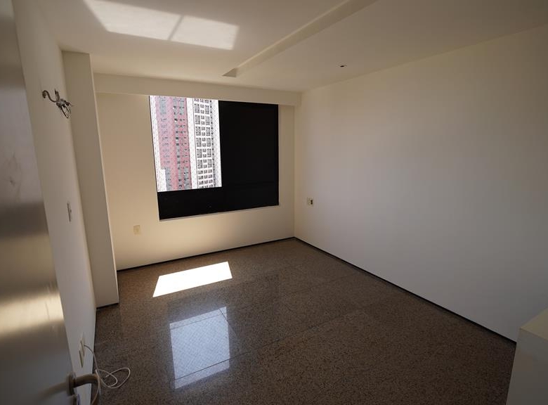 Apartamento à venda no Meireles com 253 m², 3 suítes e 4 vagas – Edifício Porto Fino
