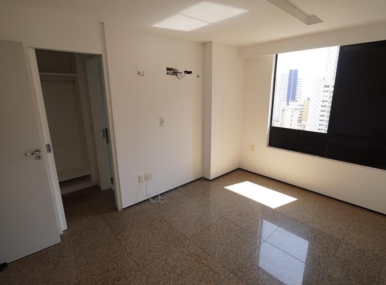 Apartamento à venda no Meireles com 253 m², 3 suítes e 4 vagas – Edifício Porto Fino