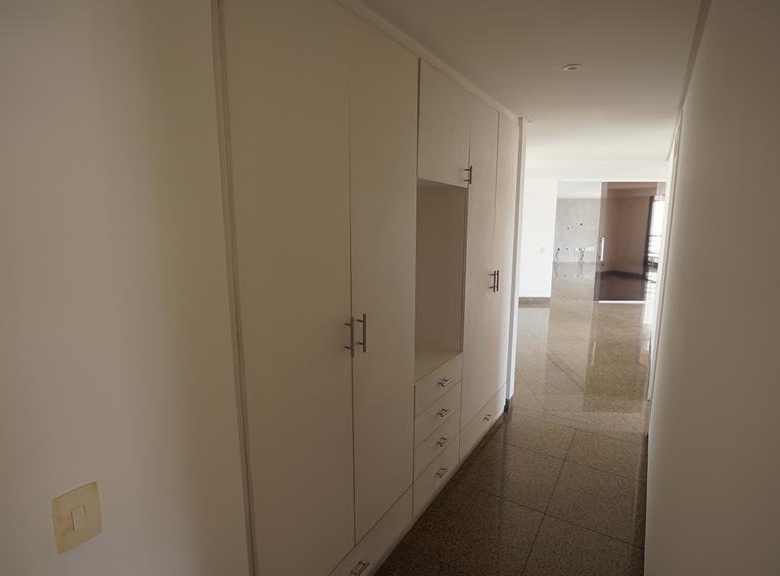 Apartamento à venda no Meireles com 253 m², 3 suítes e 4 vagas – Edifício Porto Fino