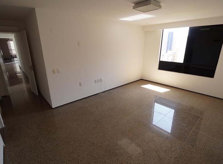 Apartamento à venda no Meireles com 253 m², 3 suítes e 4 vagas – Edifício Porto Fino