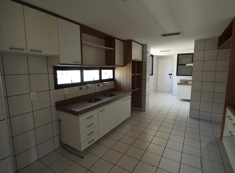 Apartamento à venda no Meireles com 253 m², 3 suítes e 4 vagas – Edifício Porto Fino