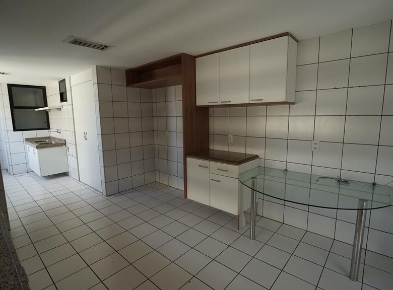 Apartamento à venda no Meireles com 253 m², 3 suítes e 4 vagas – Edifício Porto Fino