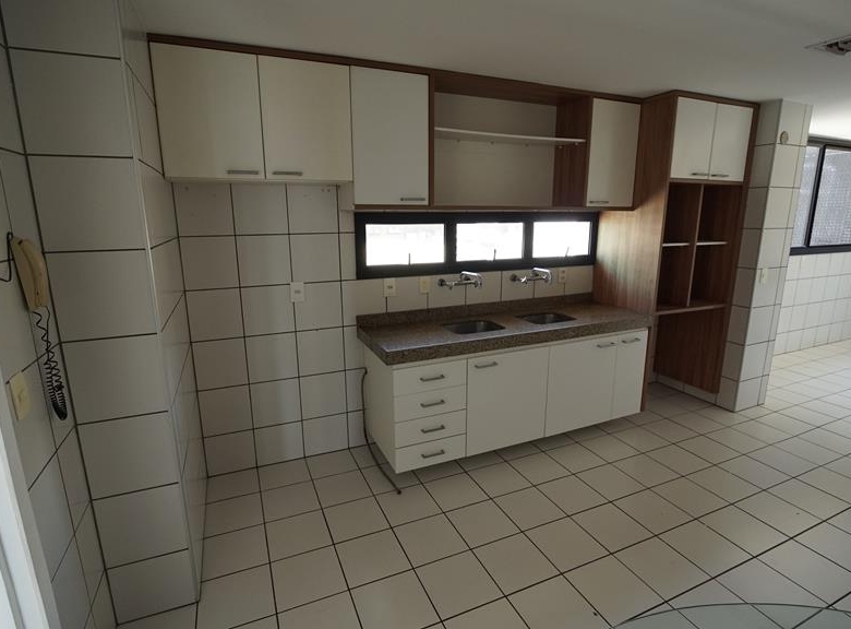 Apartamento à venda no Meireles com 253 m², 3 suítes e 4 vagas – Edifício Porto Fino