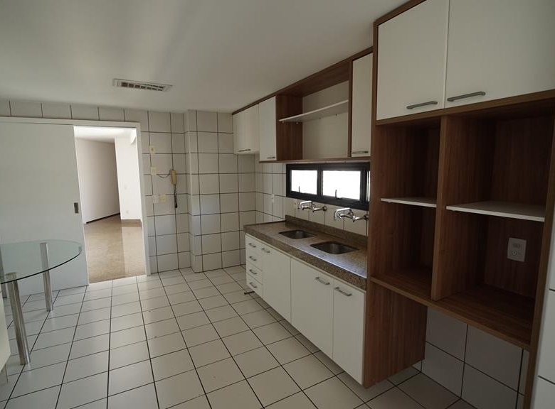 Apartamento à venda no Meireles com 253 m², 3 suítes e 4 vagas – Edifício Porto Fino