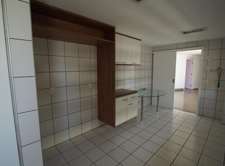 Apartamento à venda no Meireles com 253 m², 3 suítes e 4 vagas – Edifício Porto Fino