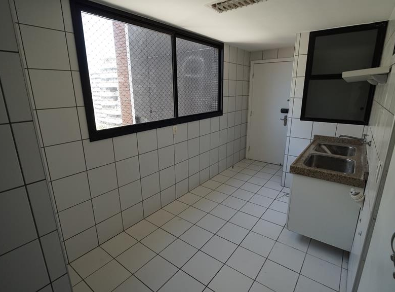 Apartamento à venda no Meireles com 253 m², 3 suítes e 4 vagas – Edifício Porto Fino