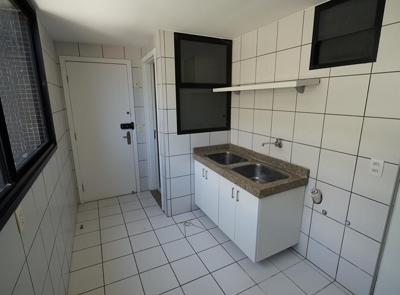 Apartamento à venda no Meireles com 253 m², 3 suítes e 4 vagas – Edifício Porto Fino