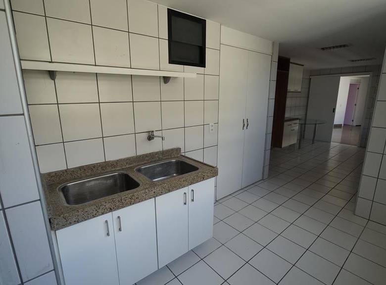 Apartamento à venda no Meireles com 253 m², 3 suítes e 4 vagas – Edifício Porto Fino